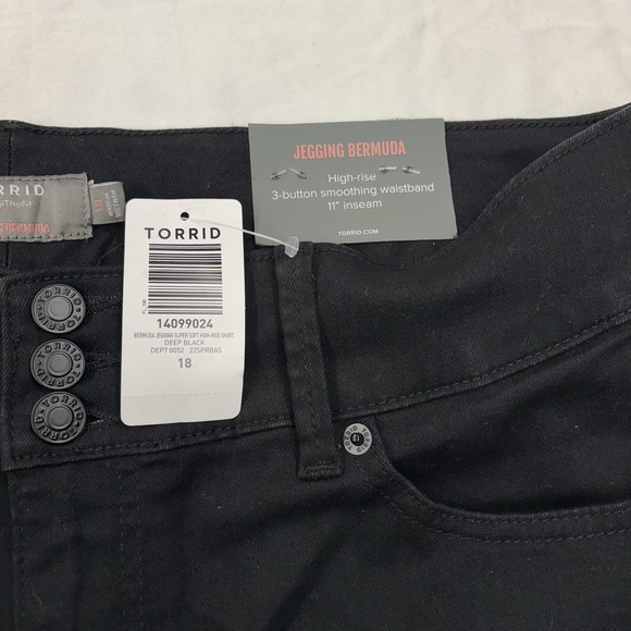 NEW Torrid Jeggings Stretch Shorts Black Womens Size 18 Denim 3 Button Jorts - Picture 3 of 9